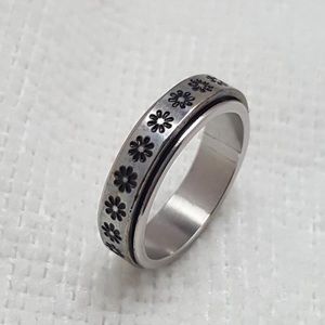 Silver and Black Stainless Steel Spinner Flower Ring Size - 6.50